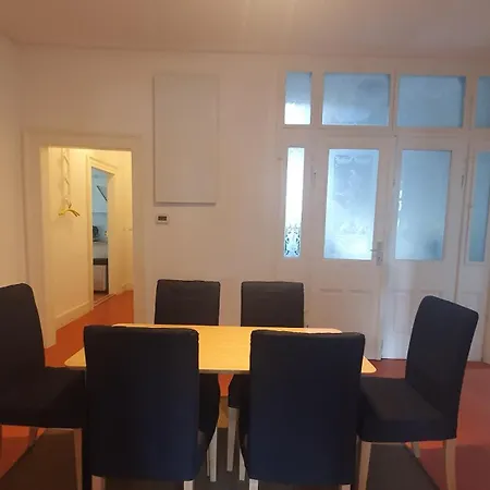 Grosses Haus Mit 3 Innenstadt